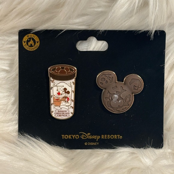 Tokyo Disney Resort Pin 2023 Park Food Snack Baked Choco Mickey - Picture 1 of 4